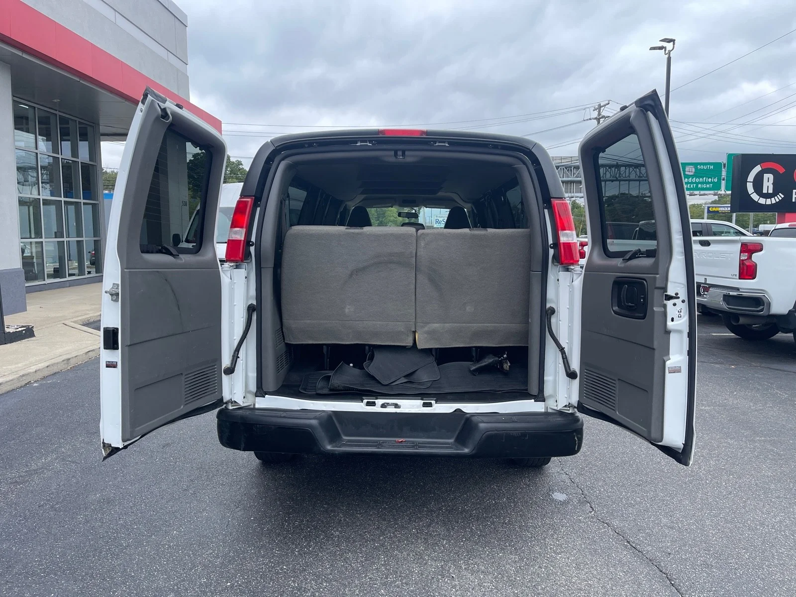 2023 Chevrolet Express Passenger LS - Photo 34