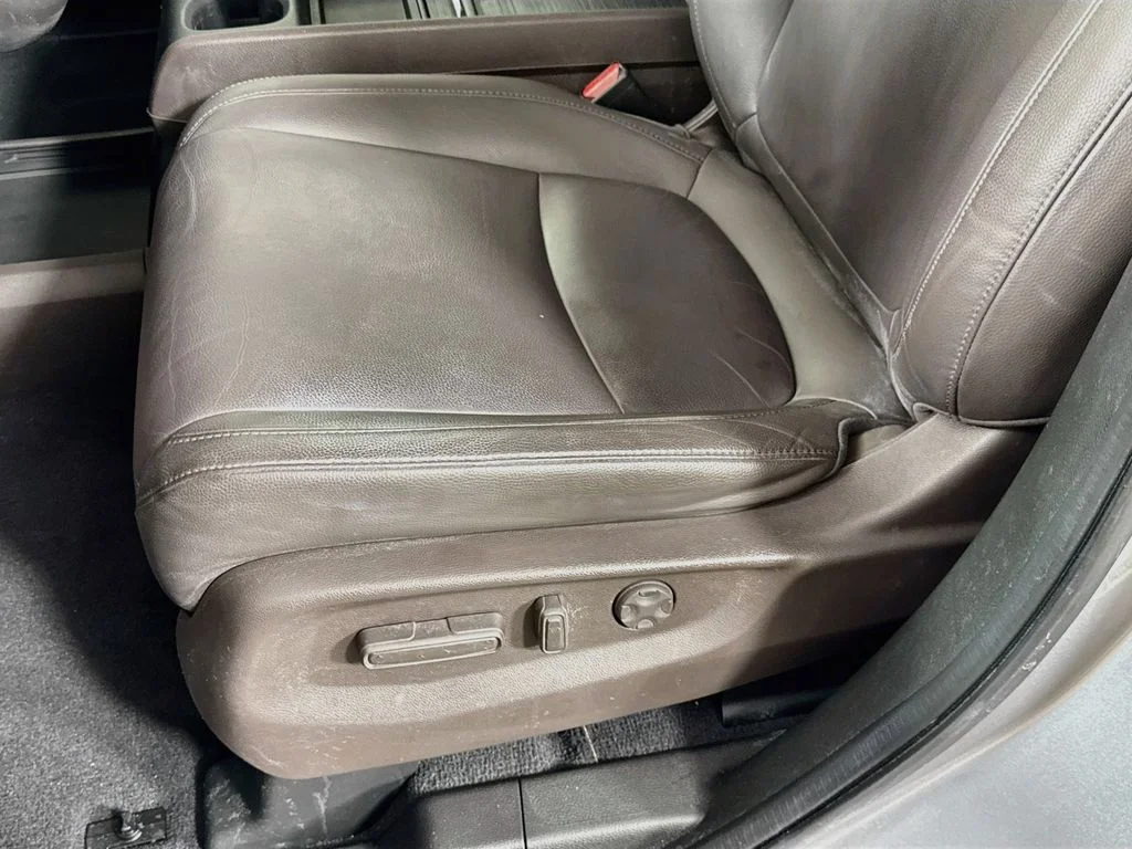 Used 2018 Silver Honda Touring image 23