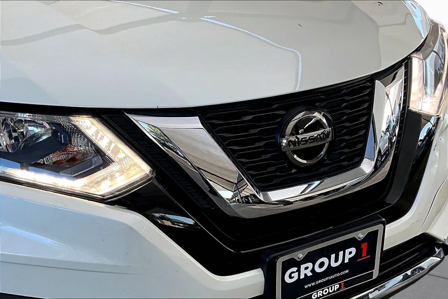 Used 2019 Pearl White Tricoat Nissan SL image 29