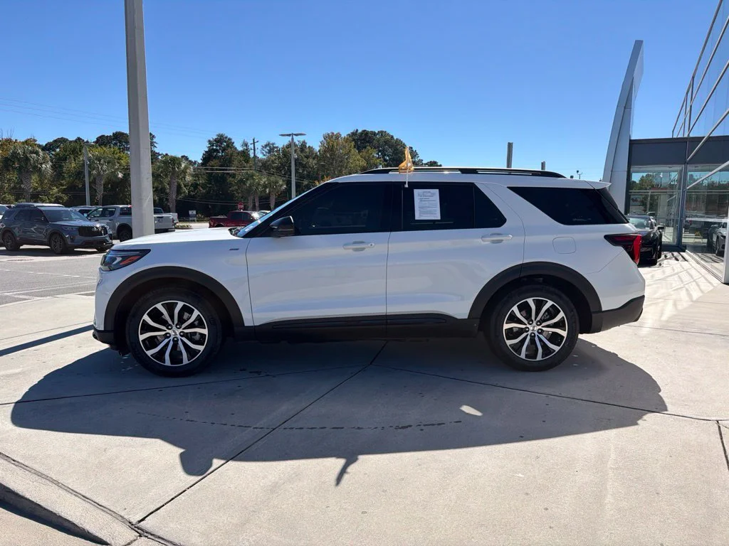 Certified Used 2025 Star White Ford ST-Line image 5