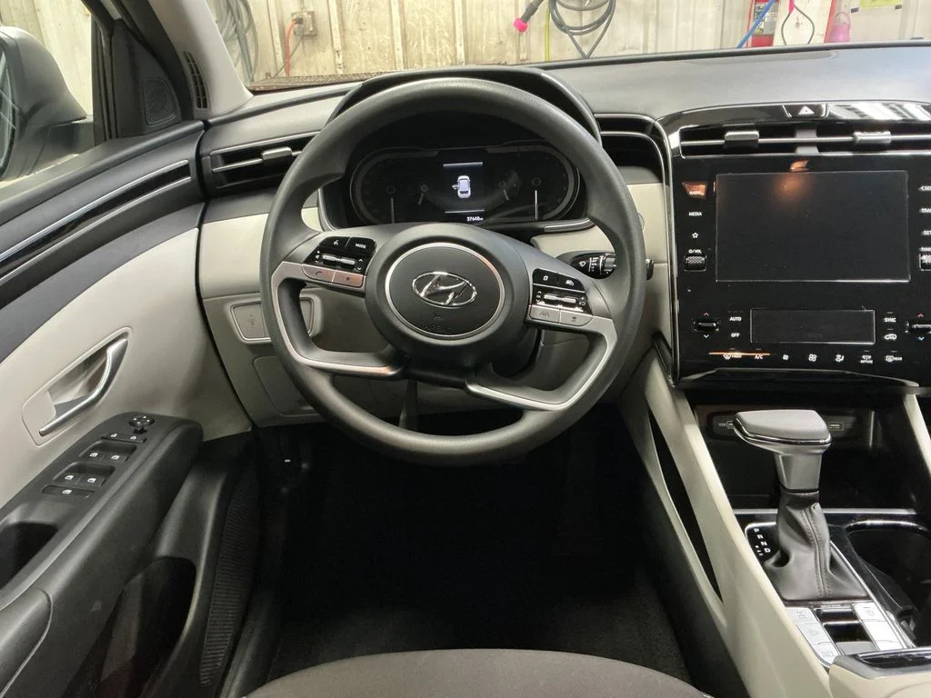 Used 2024 White Hyundai SEL image 17