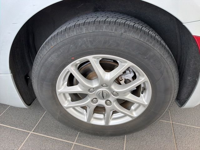 Used 2023 Silver Chrysler LX image 6