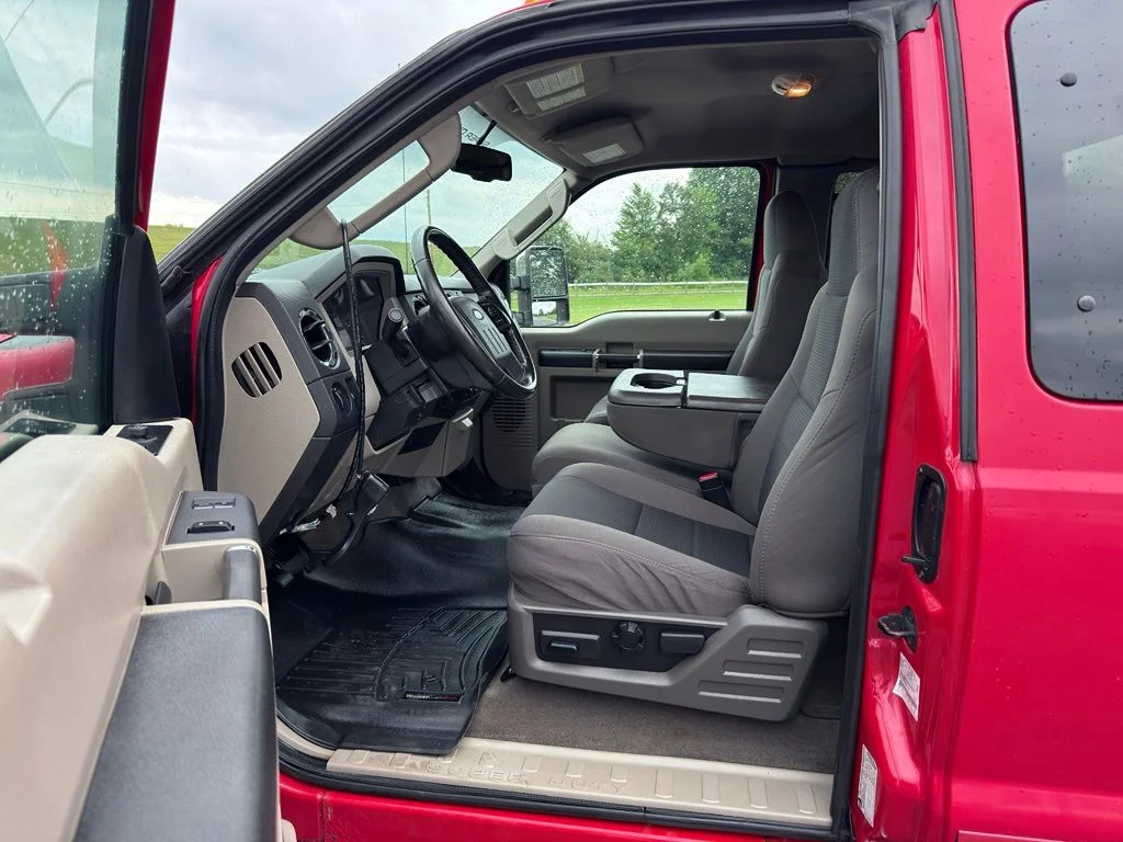 Used 2010  Ford XL image 2
