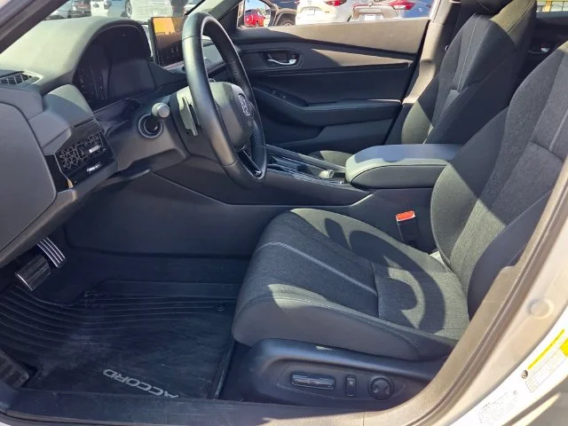 Used 2025  Honda Sport image 5