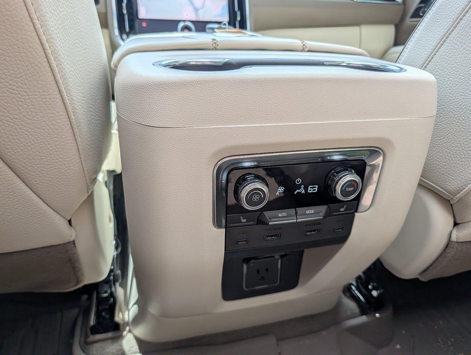 Used 2025 White Frost Tricoat GMC Denali image 28