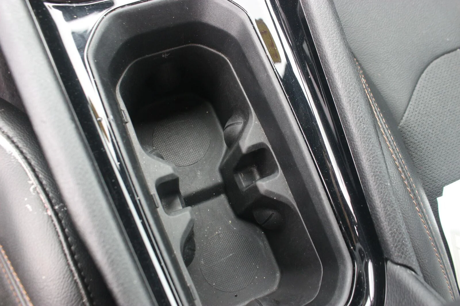 Used 2023  Jeep Limited image 21
