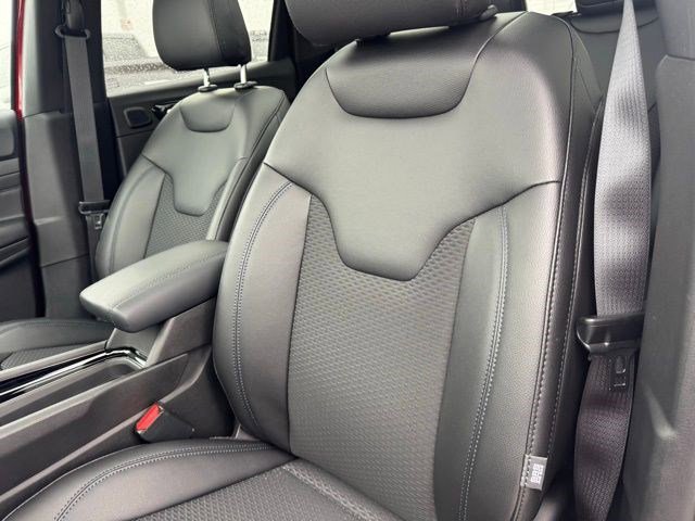 New 2026 Red Hot Pearlcoat Jeep Latitude Altitude image 26