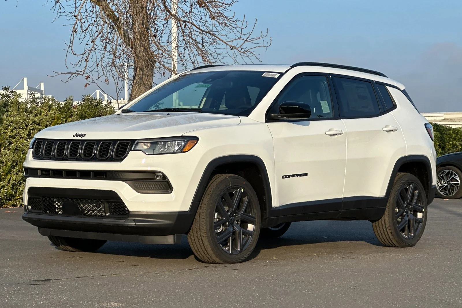 New 2026 Bright White Clear-Coat Exterior Paint Jeep Latitude Altitude image 8