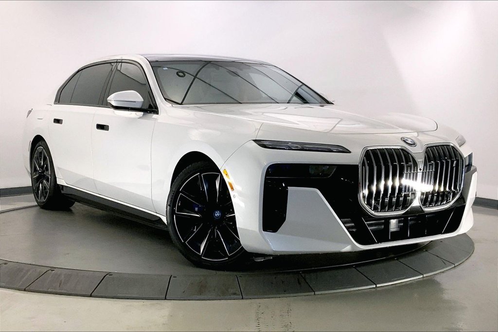 Certified Used 2023 Mineral White Metallic BMW  image 1
