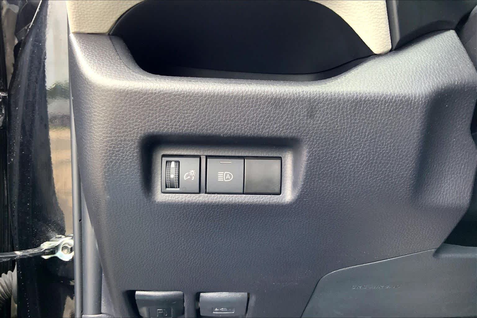 Used 2025 Midnight Black Metallic Toyota XLE image 33