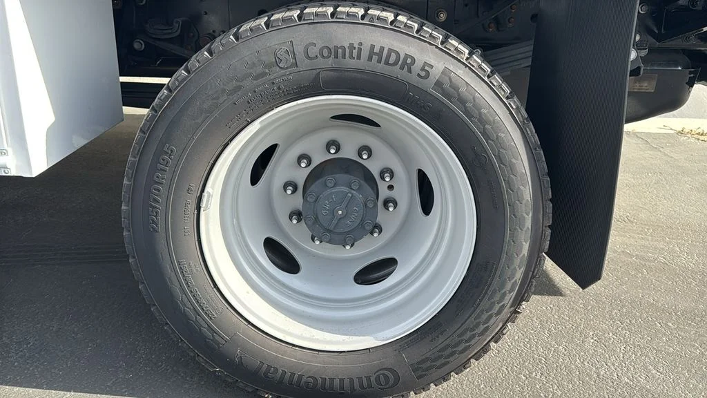 2024 Ford F-550 Super Duty Chassis Cab XL - Photo 9