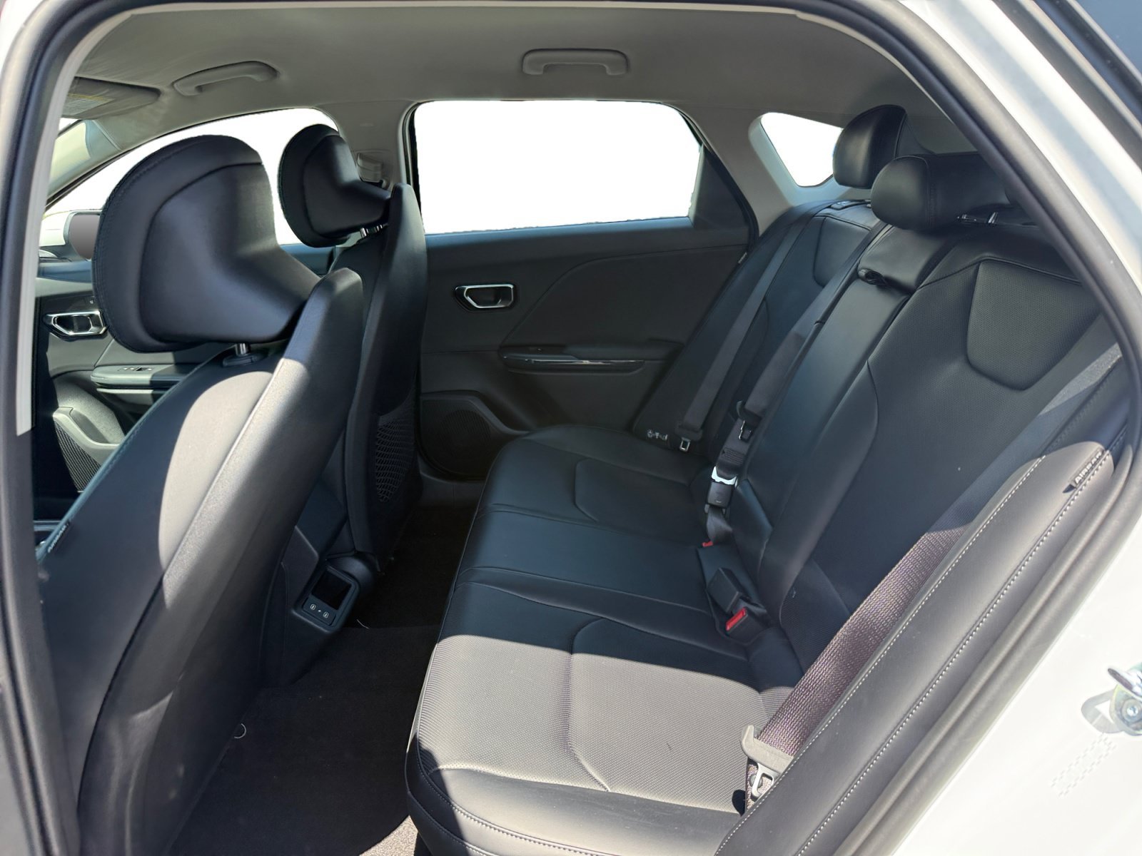 New 2026 Snow White Pearl Kia EX image 16
