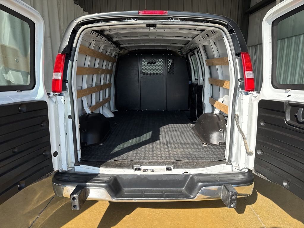 2024 GMC Savana Cargo Work Van - Photo 9