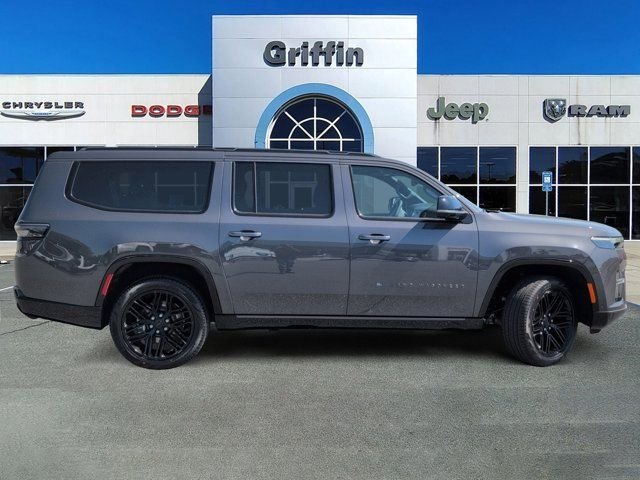 New 2026 Baltic-Gray Metallic Clear-Coat Exterior Paint Jeep Limited Reserve image 3