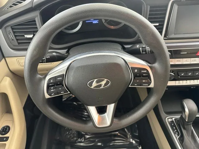 Used 2019 White Hyundai SE image 28