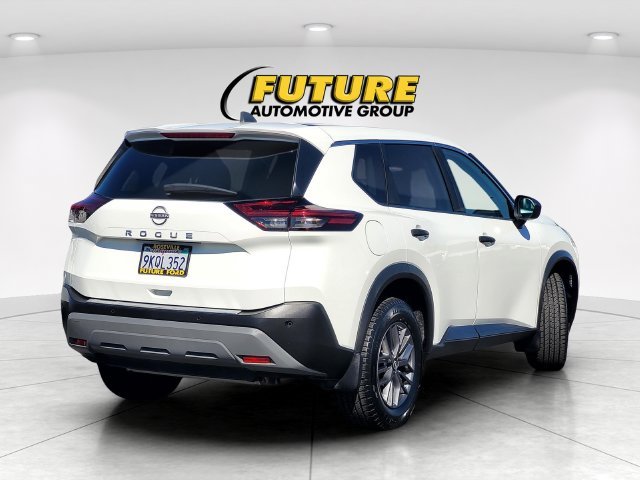 Used 2023 White Nissan S image 4