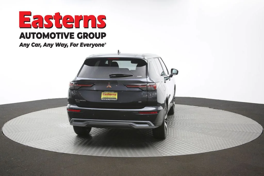 Used 2025 Gray Mitsubishi SE image 39