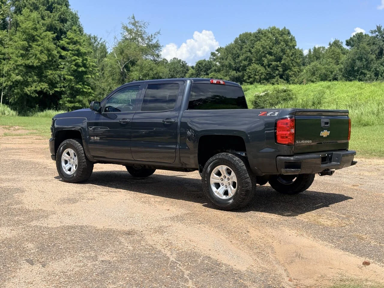 Used 2018 Gray Chevrolet LT Z71 4x4 4dr Crew Cab 5.8 ft. SB image 3