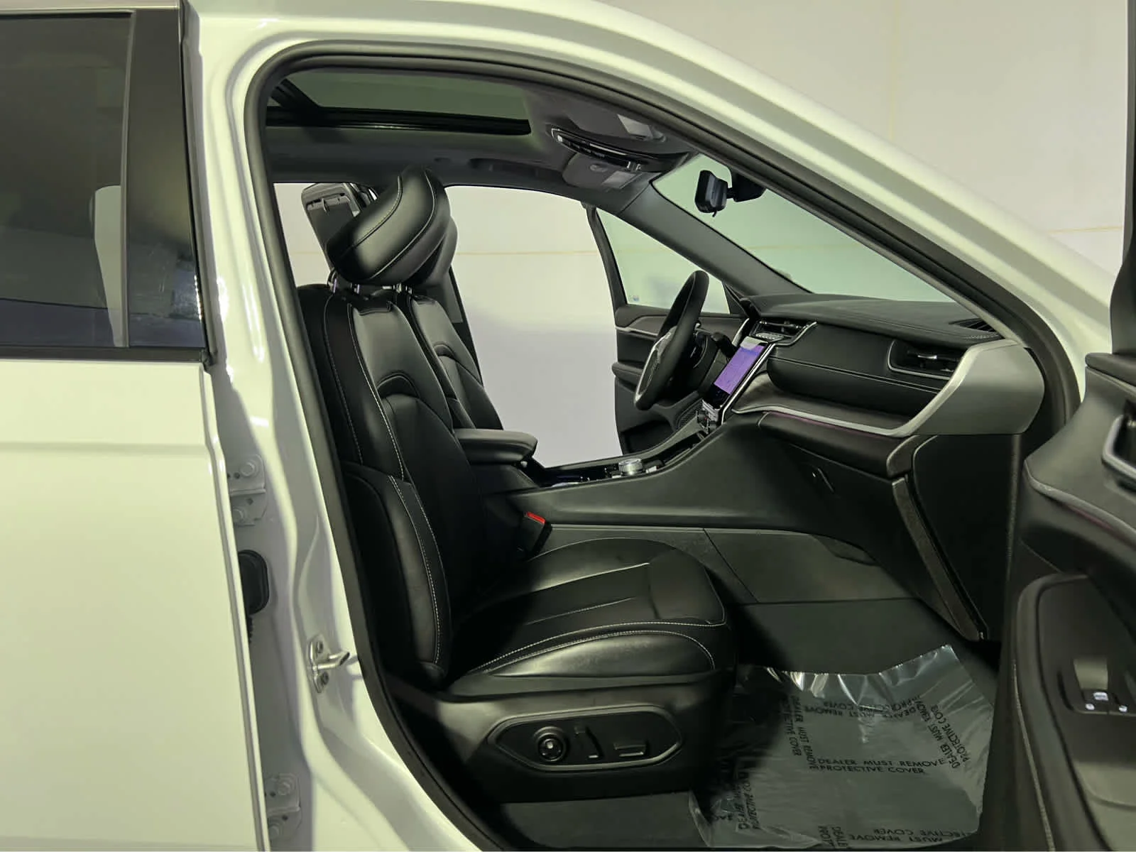 Used 2023 Bright White Clearcoat Jeep Limited image 31