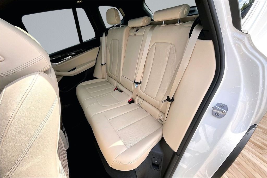 Used 2022 White BMW sDrive30i image 25