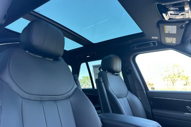 New 2027 Santorini Black Land Rover SE image 16