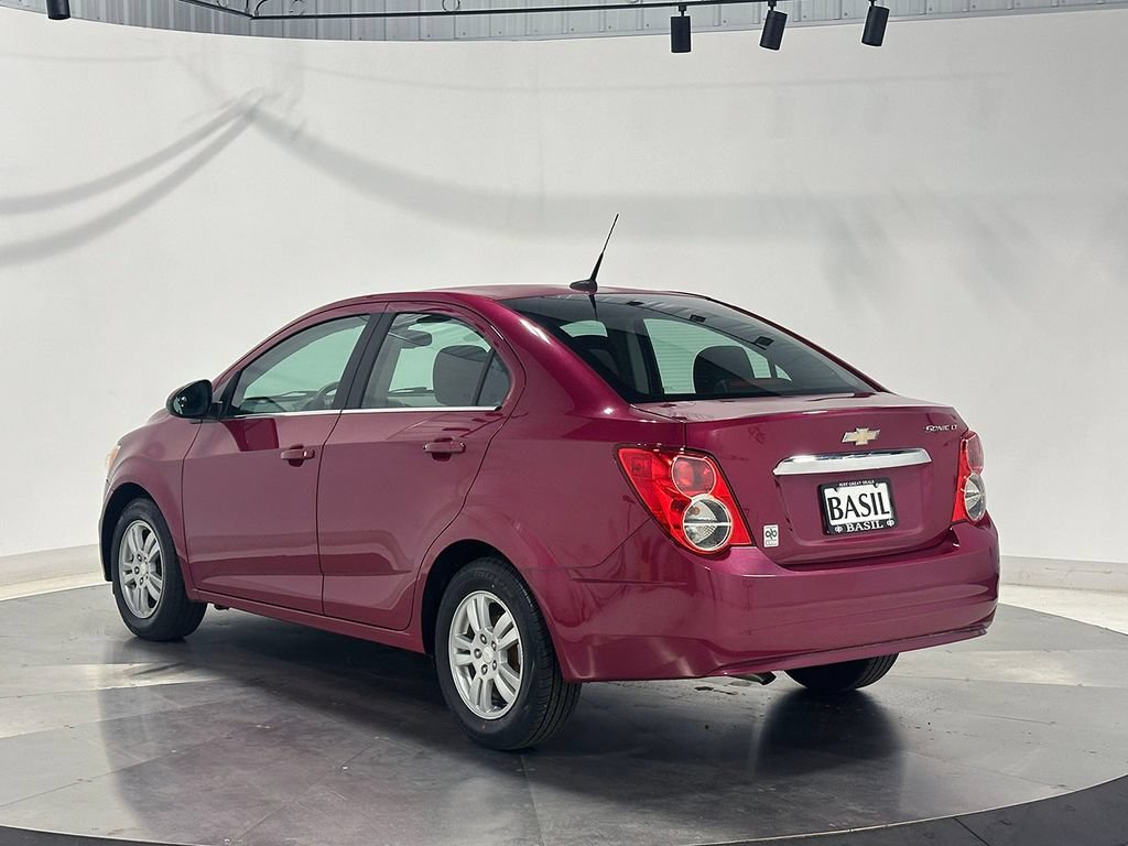 Used 2014 DEEP MAGENTA METALLIC Chevrolet LT image 13