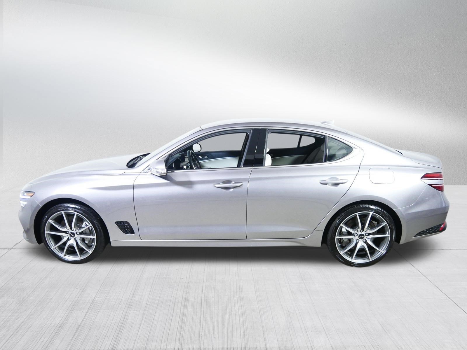 Certified Used 2024 Savile Silver Genesis 2.5T image 4