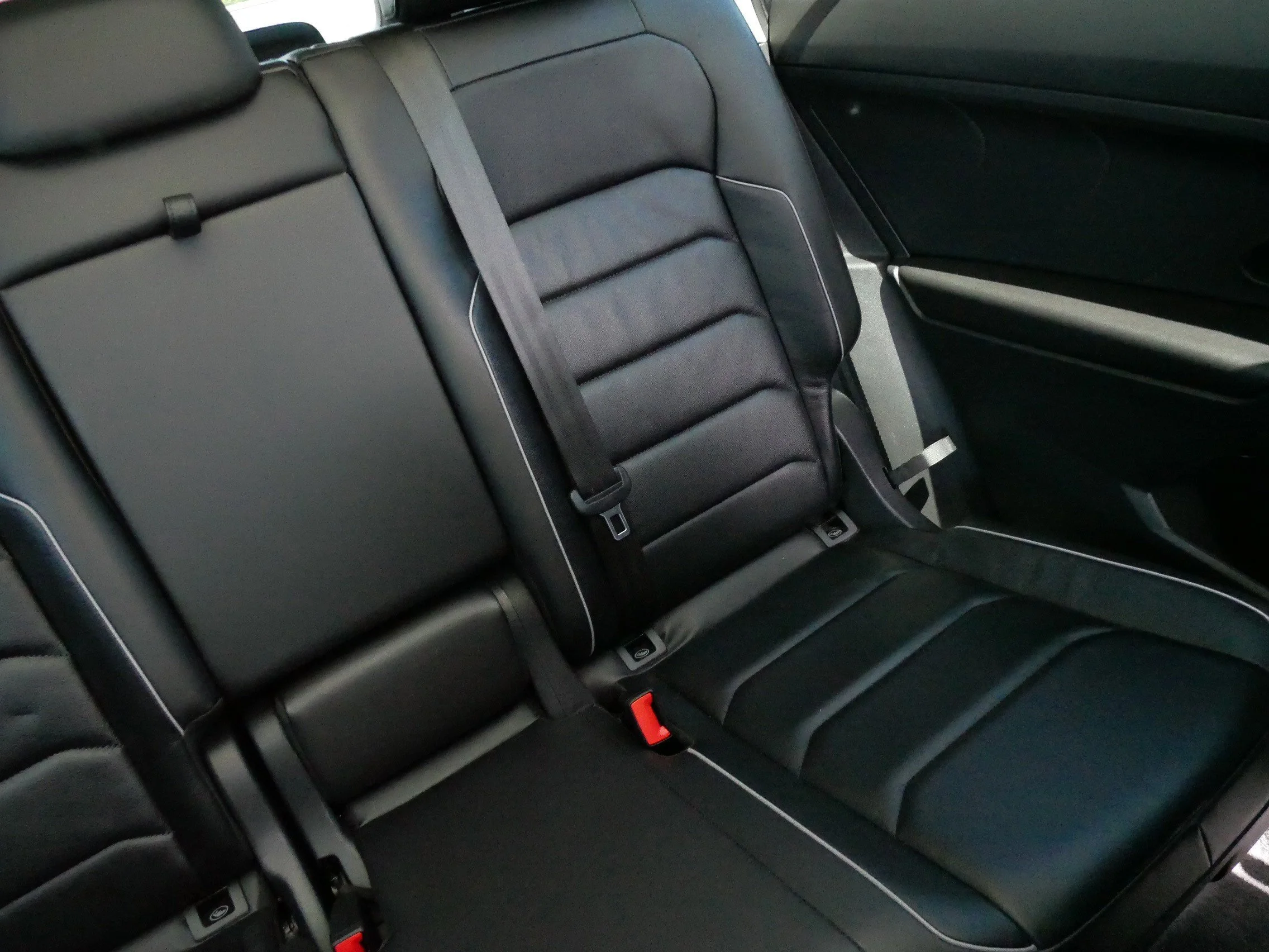 Used 2019 Platinum Gray Metallic Volkswagen SEL Premium image 14