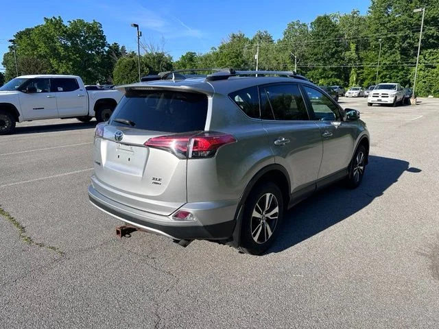 Used 2016 Silver Toyota XLE image 3