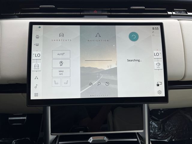 Used 2025 White Land Rover SE image 20