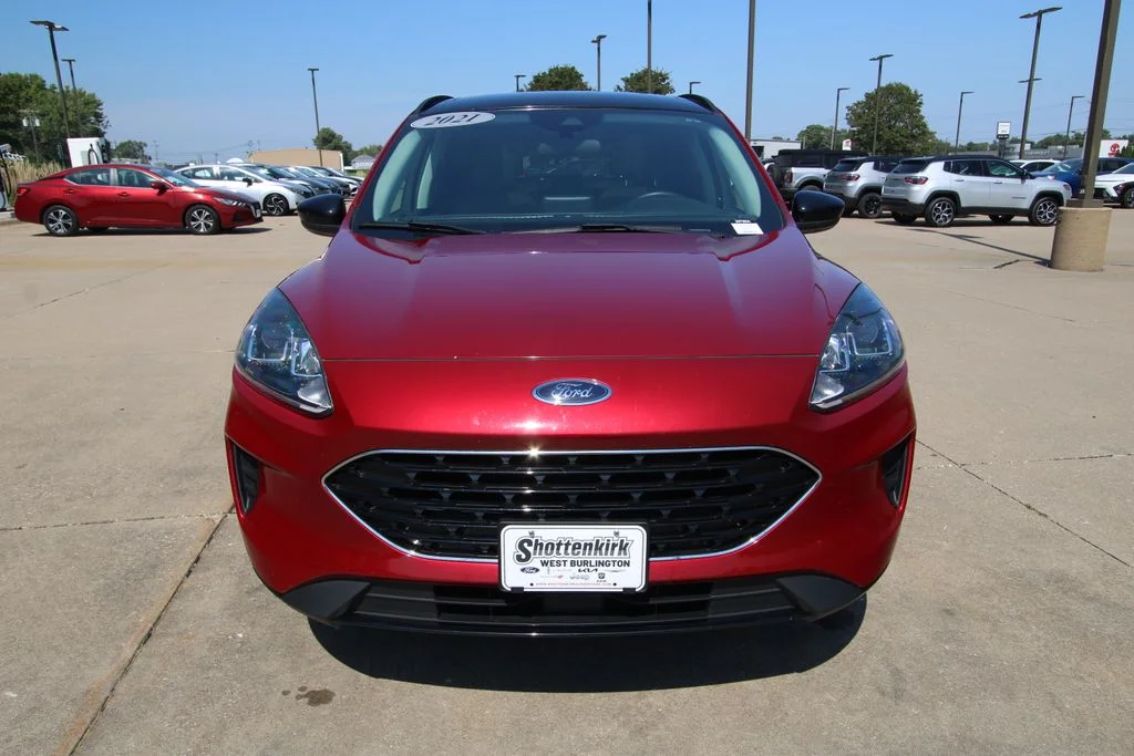 Used 2021 Red Ford SE image 2