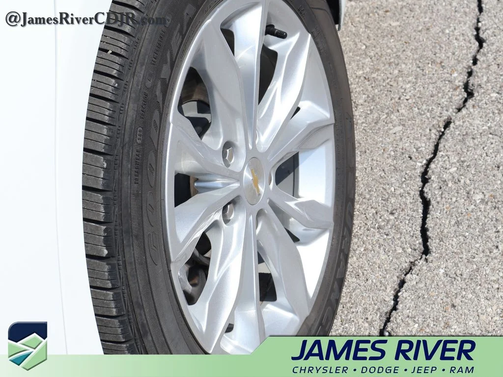 Used 2024 White Chevrolet LT image 38