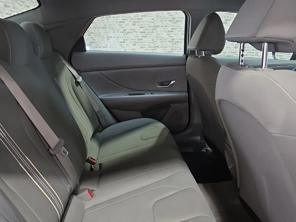 Used 2024 Amazon Gray Hyundai SEL image 10