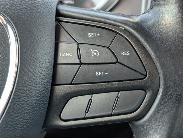 Used 2022  Dodge SXT image 21