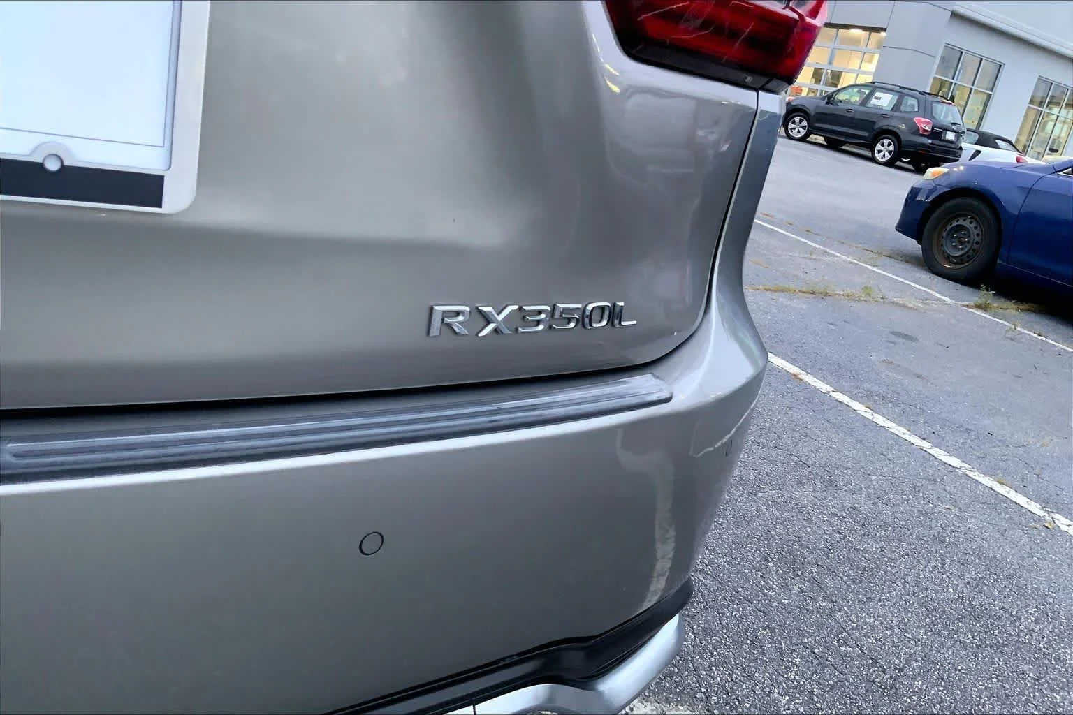 Used 2018 Atomic Silver Lexus  image 9