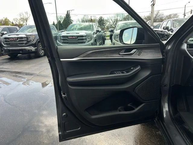 Used 2024 Gray Jeep Limited image 27