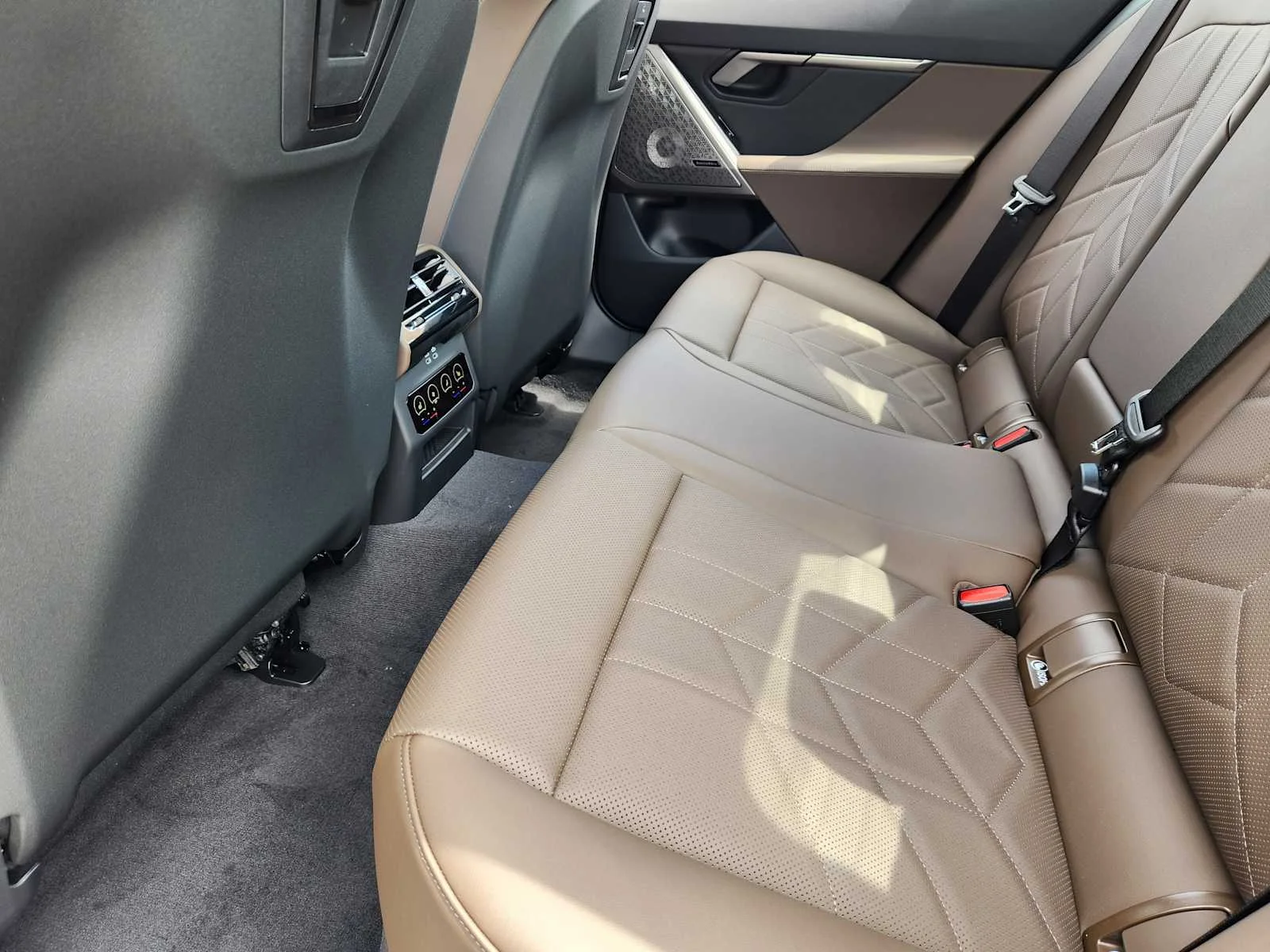 New 2026 Mineral White Metallic BMW 530i image 7