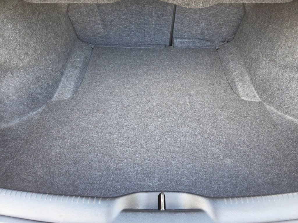 Used 2023 White Chrysler C image 19