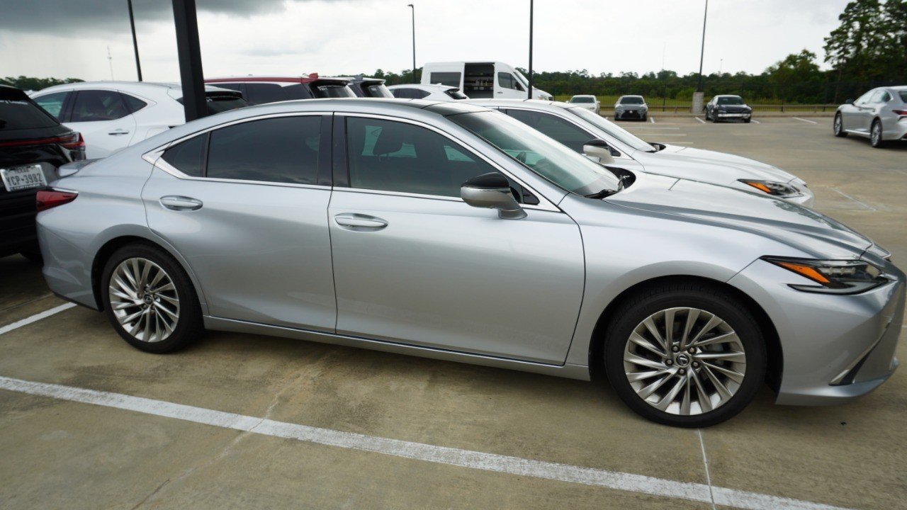 Certified Used 2022 Silver Lexus ES 350 Ultra Luxury image 4