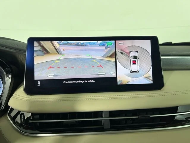 Used 2023 Red INFINITI LUXE image 26
