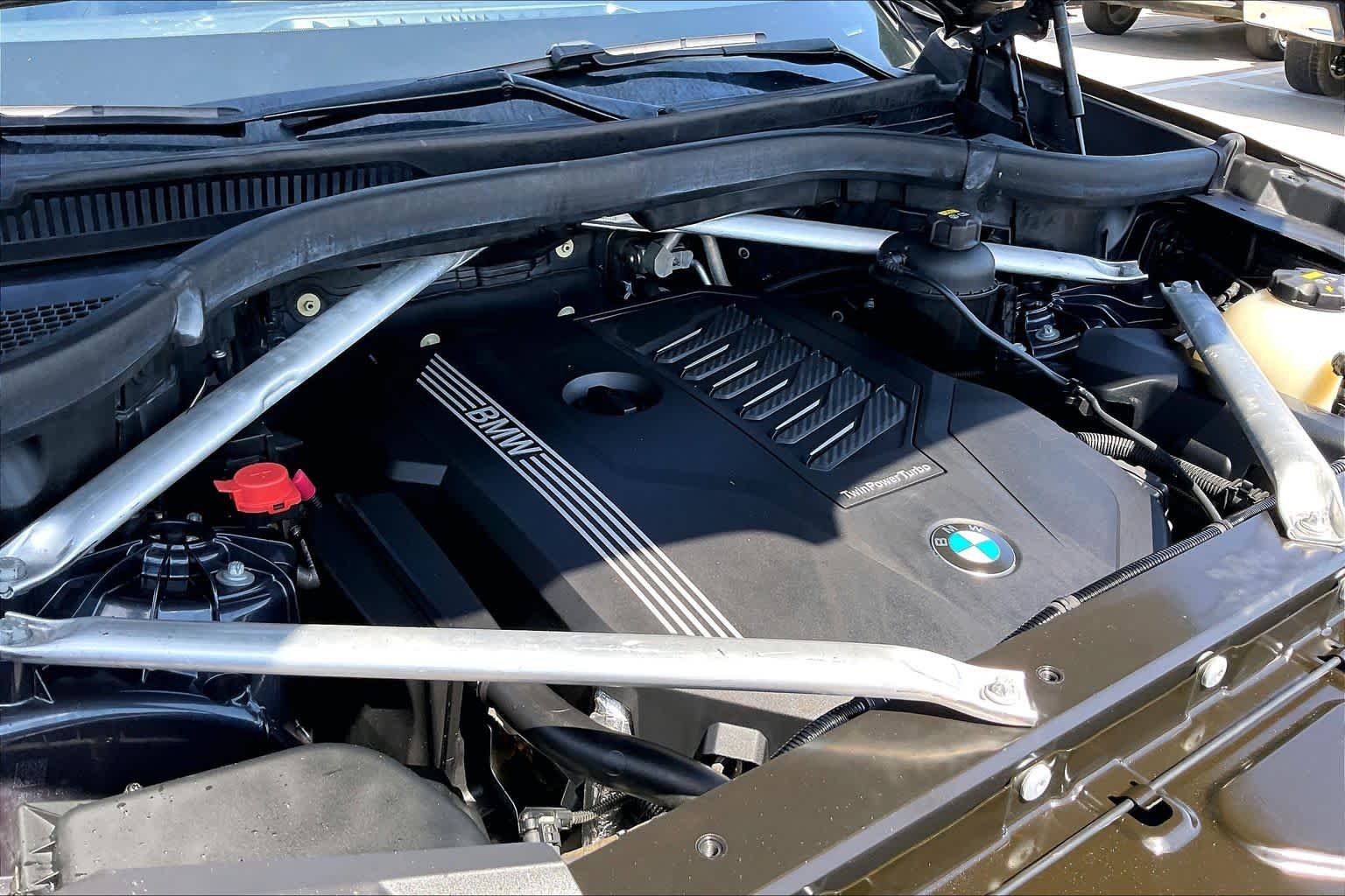 Used 2020 Arctic Gray Metallic BMW sDrive40i image 32