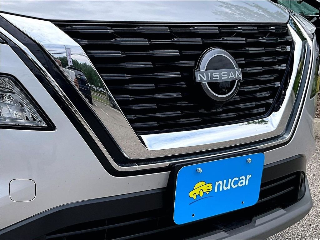 Used 2023 Silver Nissan SV image 29