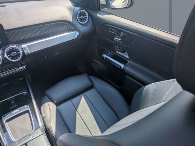 Used 2025 White Mercedes-Benz GLB 250 image 18