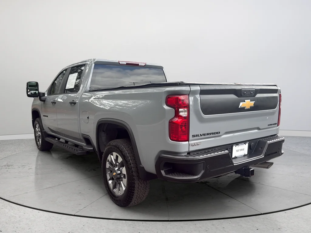 Used 2024 Gray Chevrolet Custom image 9