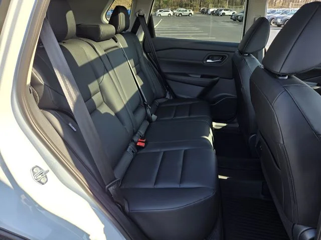 New 2026 Everest White Pearl TriCoat Nissan Dark Armor™ image 12