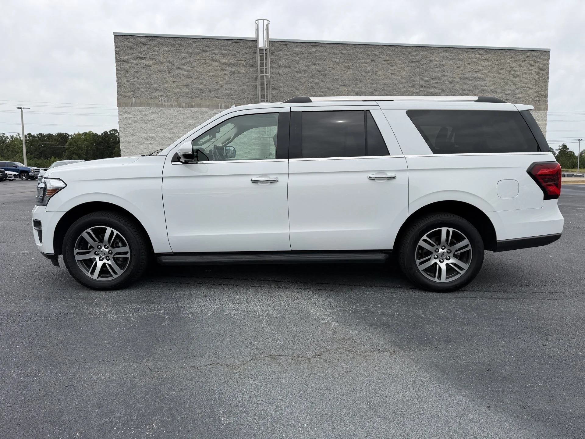 Certified Used 2024 Oxford White Ford Limited image 16