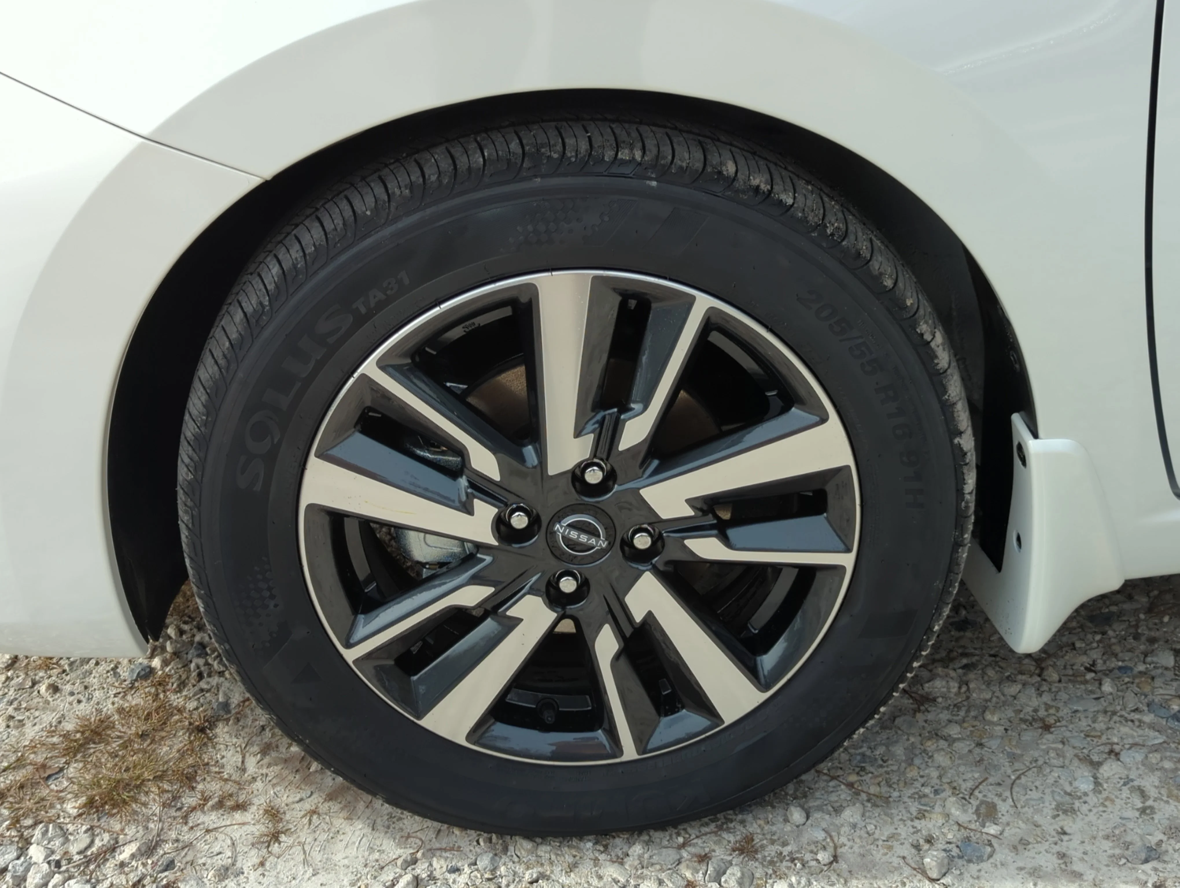 New 2025 Aspen White Tricoat Nissan SV image 33