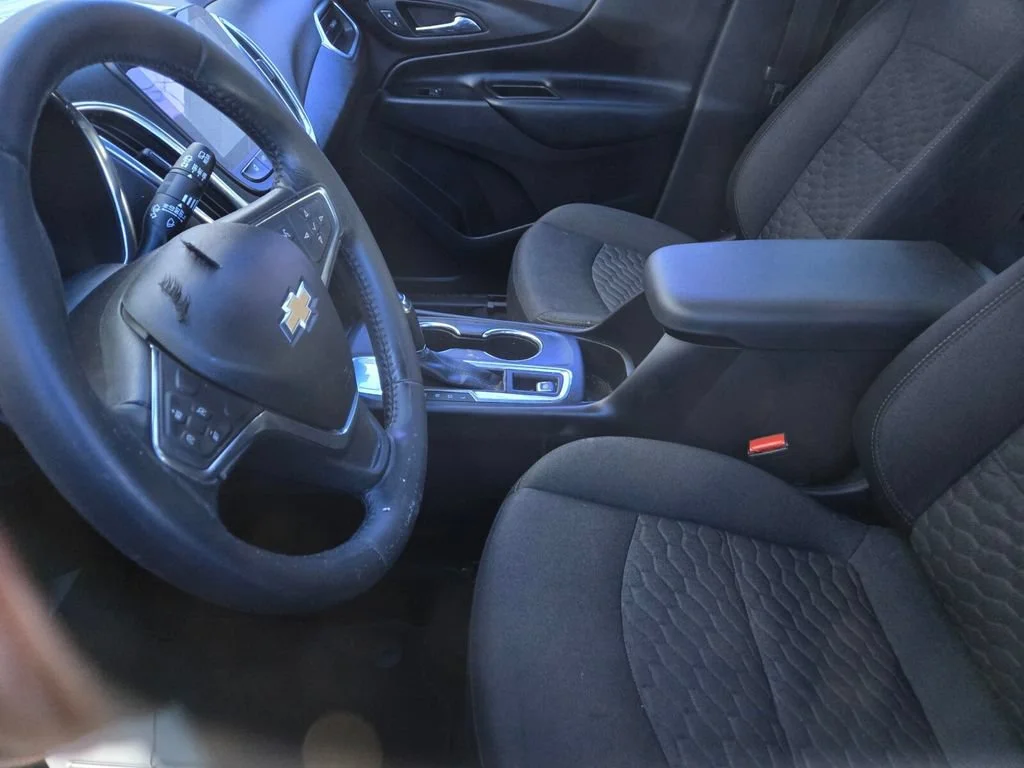 Used 2019 KINETIC BLUE METALLIC Chevrolet LT image 4