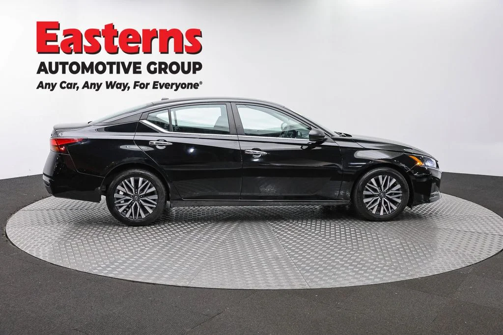 Used 2024 Black Nissan 2.5 SV image 4