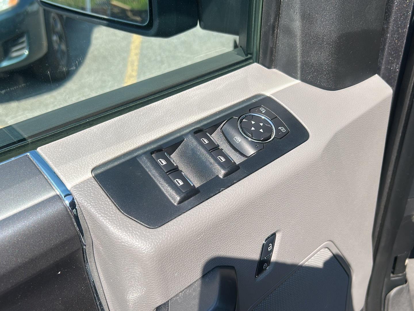 Used 2015 Magnetic Metallic Ford XLT image 13
